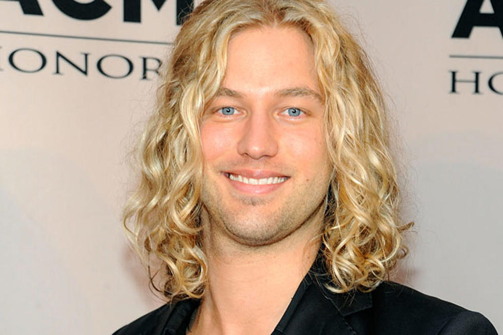 Casey James Delivers &#8216;Let&#8217;s Don&#8217;t Call It a Night&#8217; Performance on &#8216;Ellen&#8217;