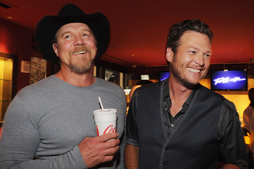 This Week&#8217;s Best Tweets: Blake Shelton, Trace Adkins + More Discover Dumb Things People Do on Cell Phones