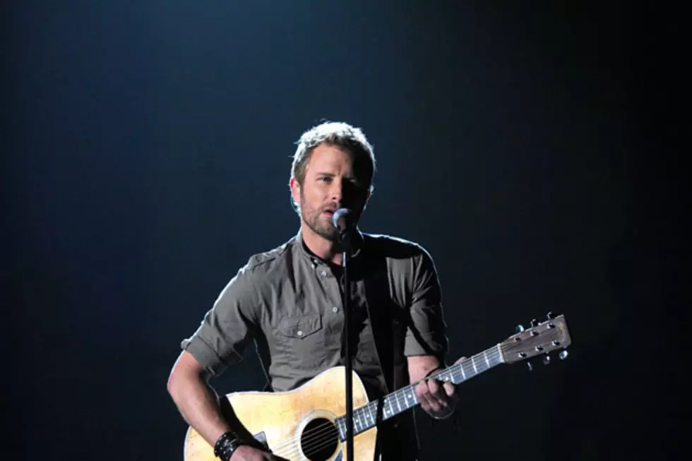 Dierks Bentley Performs &#8216;Home&#8217; After an Intro From Bono at 2012 ACM Awards