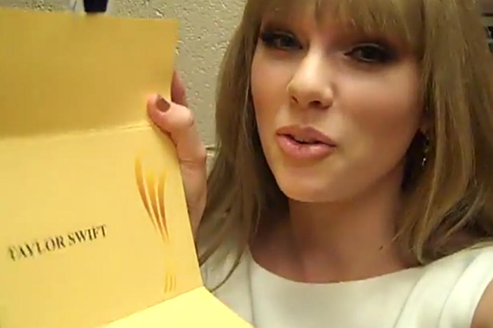 Taylor Swift Thanks Fans for &#8216;New Favorite Thing&#8217; Backstage at ACM Awards 2012
