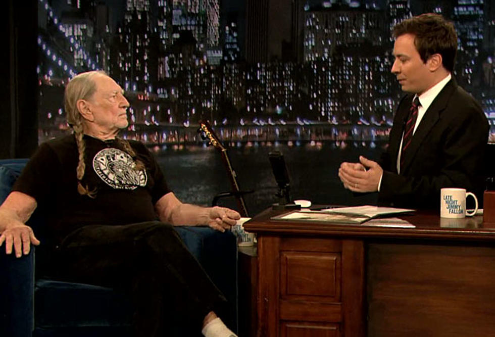 Willie Nelson Talks &#8216;Heroes,&#8217; Performs on &#8216;Late Night With Jimmy Fallon&#8217;