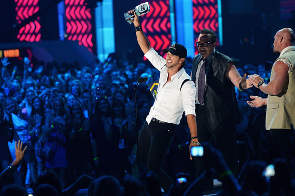 Daily Roundup: 2012 CMT Music Awards + More