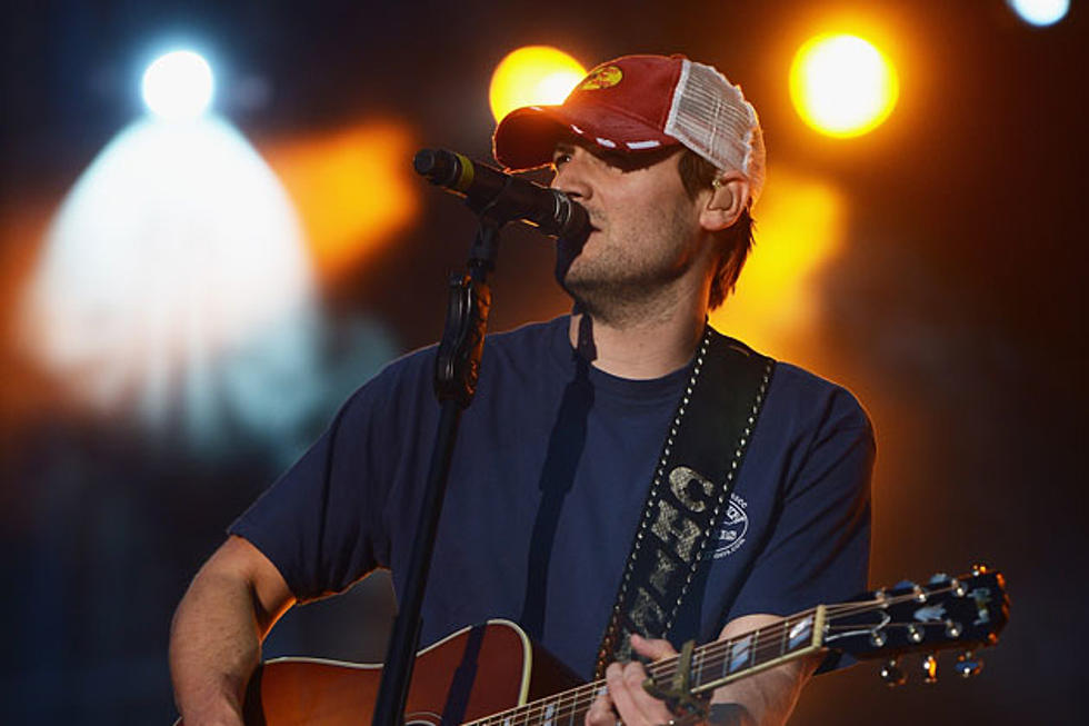 Eric Church Performs &#8216;Drink in My Hand&#8217; for a Pumped-Up Crowd at 2012 CMT Music Awards