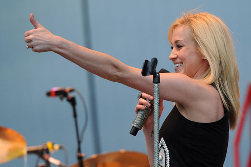Kellie Pickler Splits With Sony Music Nashville