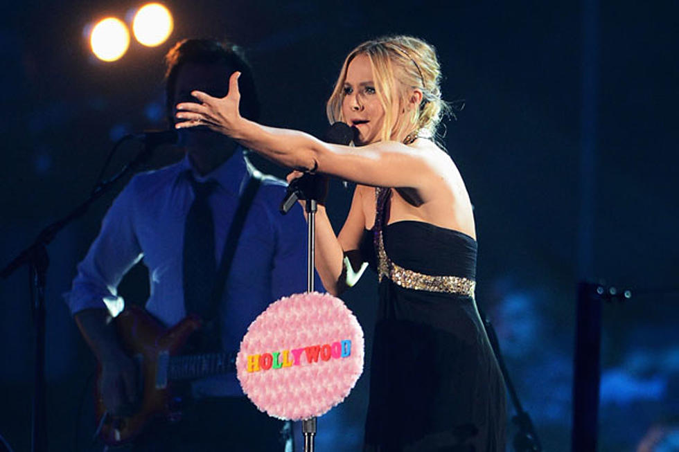 2012 CMT Music Awards Hostess Kristen Bell Adds New Verse to Pistol Annies Hit