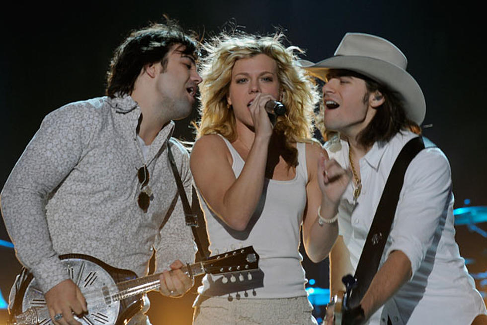 The Band Perry Own the Stage During &#8216;Postcard From Paris&#8217; Performance at the 2012 CMT Music Awards