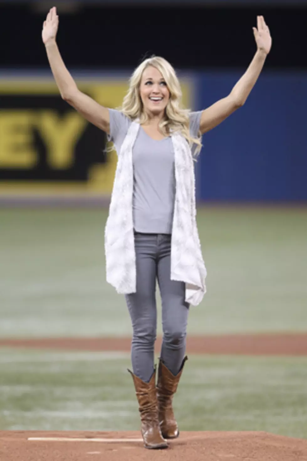Carrie Underwood Throws the First Pitch at Blue Jays / Yankees Baseball Game