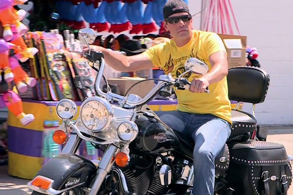 Rodney Atkins Shows Off the Road Life in &#8216;Just Wanna Rock &#8216;N&#8217; Roll&#8217; Video