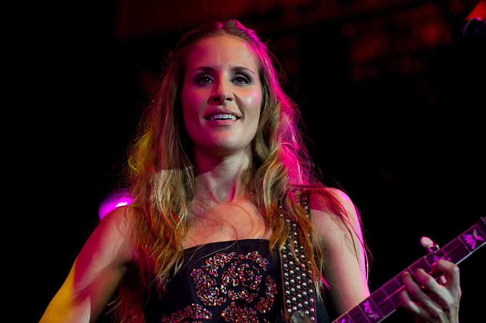 Dixie Chicks&#8217; Emily Robison Welcomes Baby Girl
