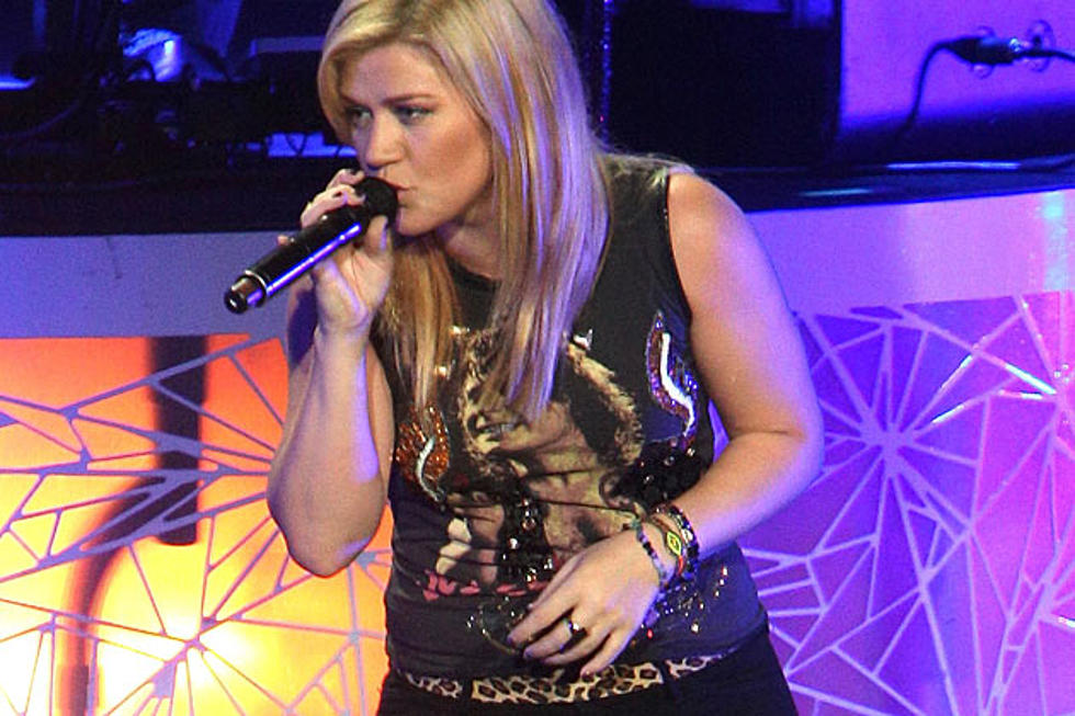 Kelly Clarkson Makes the Move to Nashville