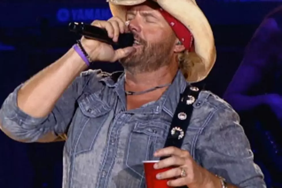 Toby Keith Celebrates the Obvious in &#8216;I Like Girls That Drink Beer&#8217; Video