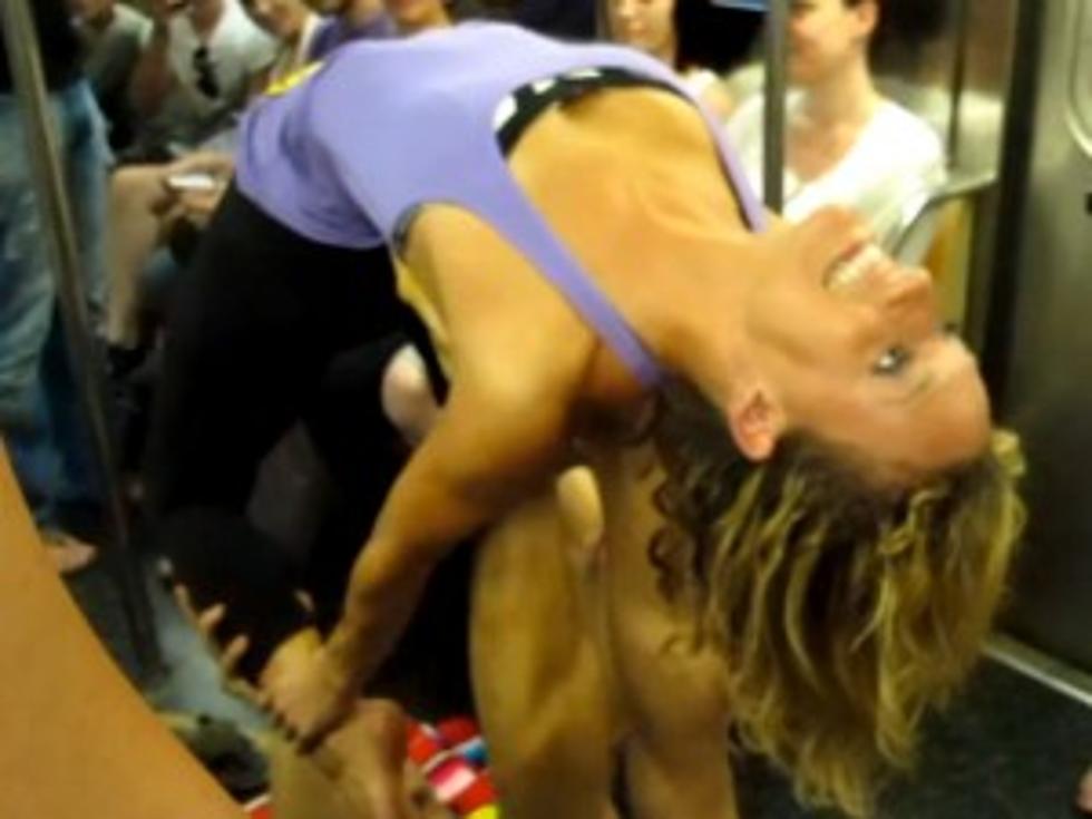 Flexible Duo Give Daring Yoga Demo on NYC Subway [VIDEO]