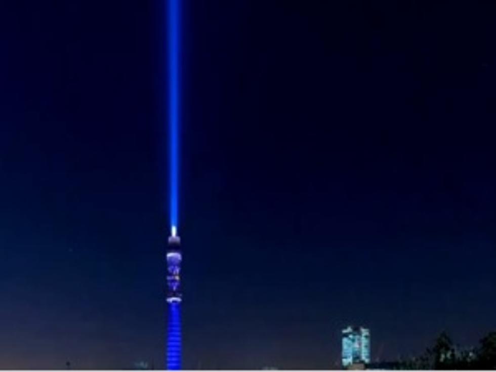 London Tower Becomes World&#8217;s Largest Light Saber for a Night [VIDEO]