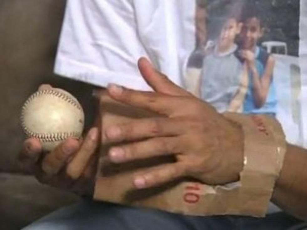 Mariano Rivera Demonstrates How to Make a Cardboard Baseball Glove [VIDEO]