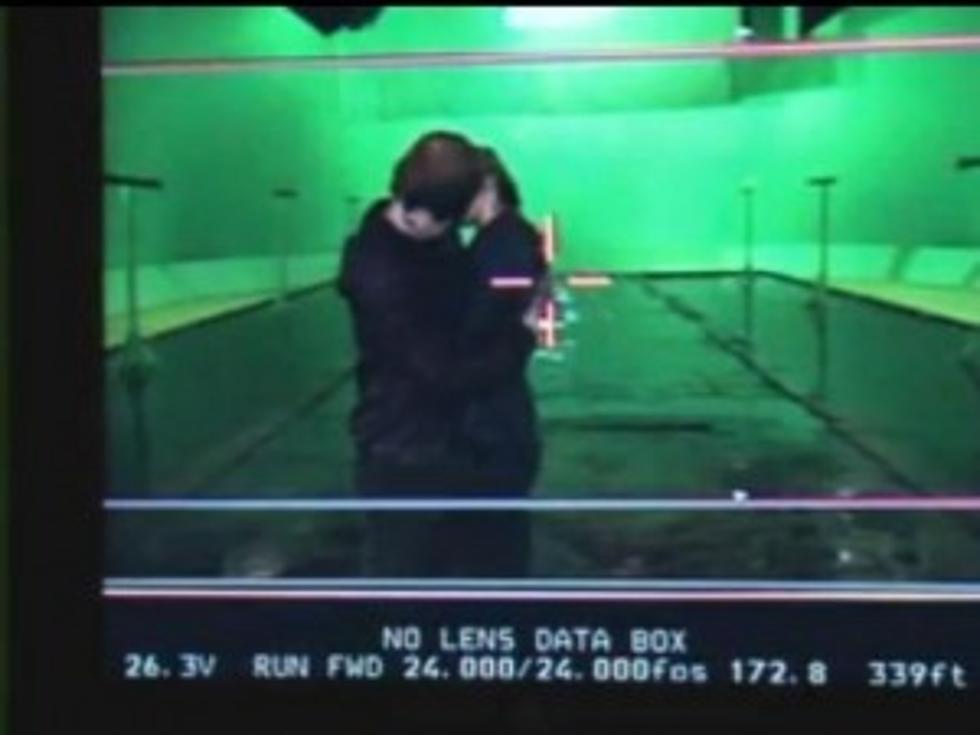 Behind-the-Scenes Footage of Ron and Hermione&#8217;s First &#8216;Harry Potter&#8217; Kiss Released [VIDEO]