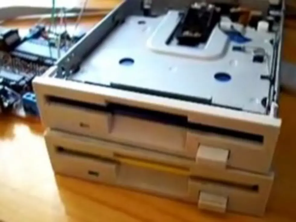Floppy Disc Drives Perform Dramatic &#8216;Star Wars&#8217; Theme [VIDEO]