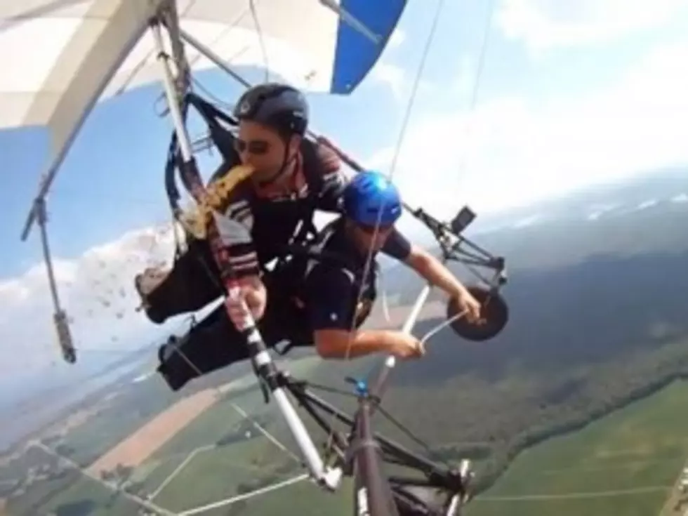 Hang Glider Pukes Repeatedly in Flight [VIDEO]