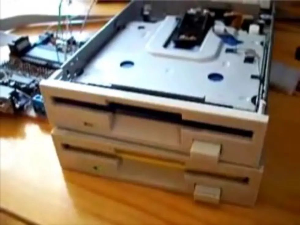 Floppy Disk Drives Perform Dramatic &#8216;Imperial March&#8217; From &#8216;Star Wars&#8217; [VIDEO]