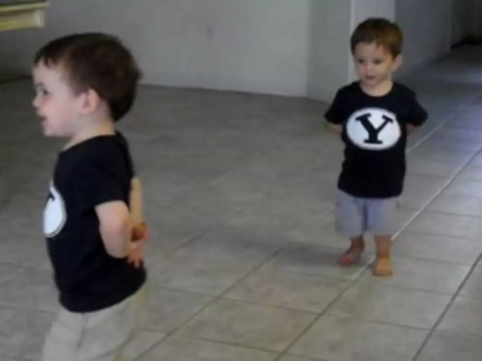 Twins Perform Adorable Jig to &#8216;Mexican Hat Dance&#8217; [VIDEO]