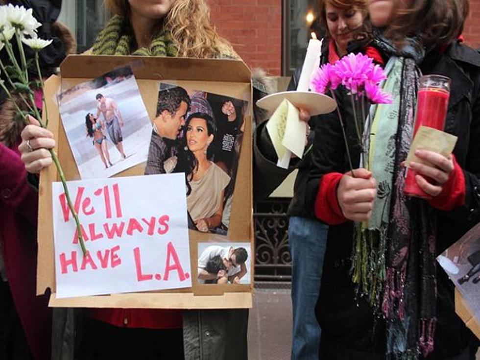 Crowd Holds Vigil Commemorating Death of Kim Kardashian&#8217;s Marriage at NYC&#8217;s Dash Boutique [PHOTOS]