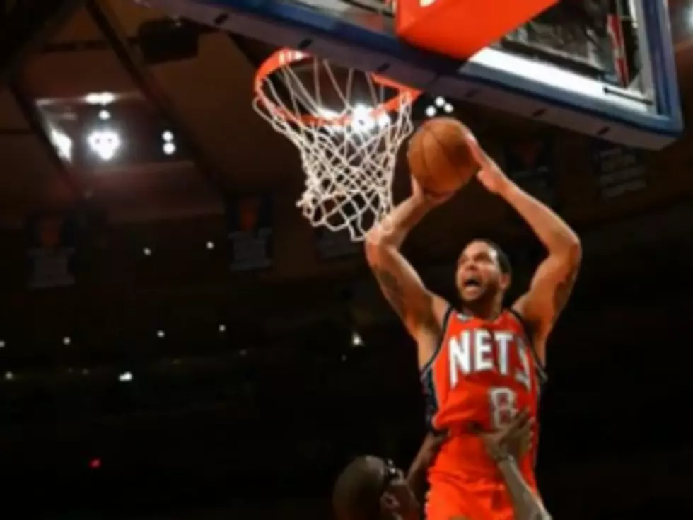 Deron Williams Scores Killer Slam Dunk With Help From Opposing Team [VIDEO]