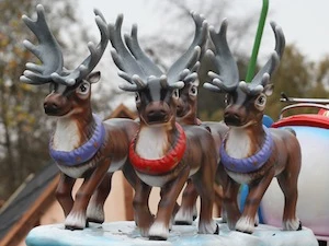 reindeer santa sleigh