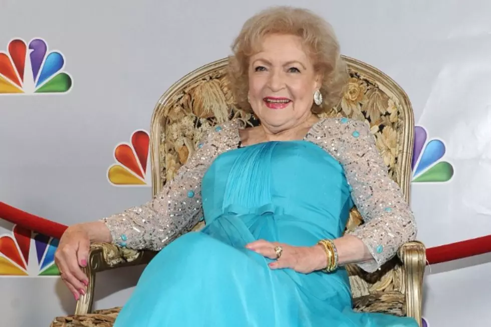 Betty White Roasted, Kissed For 90th Birthday [VIDEO]
