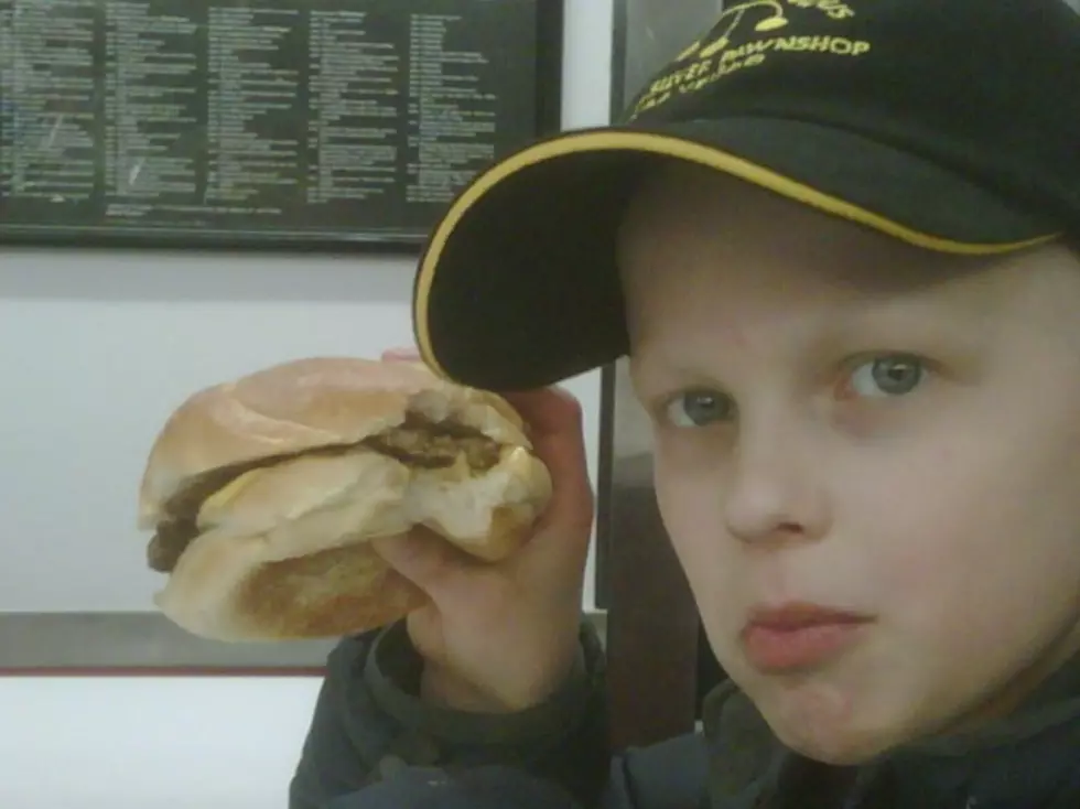 Young Cancer Victim Honored With His Own Burger Recipe [PHOTOS]