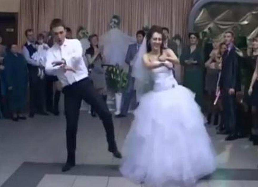 Couple&#8217;s First Wedding Dance Becomes Awesome &#8217;90s Dance Medley