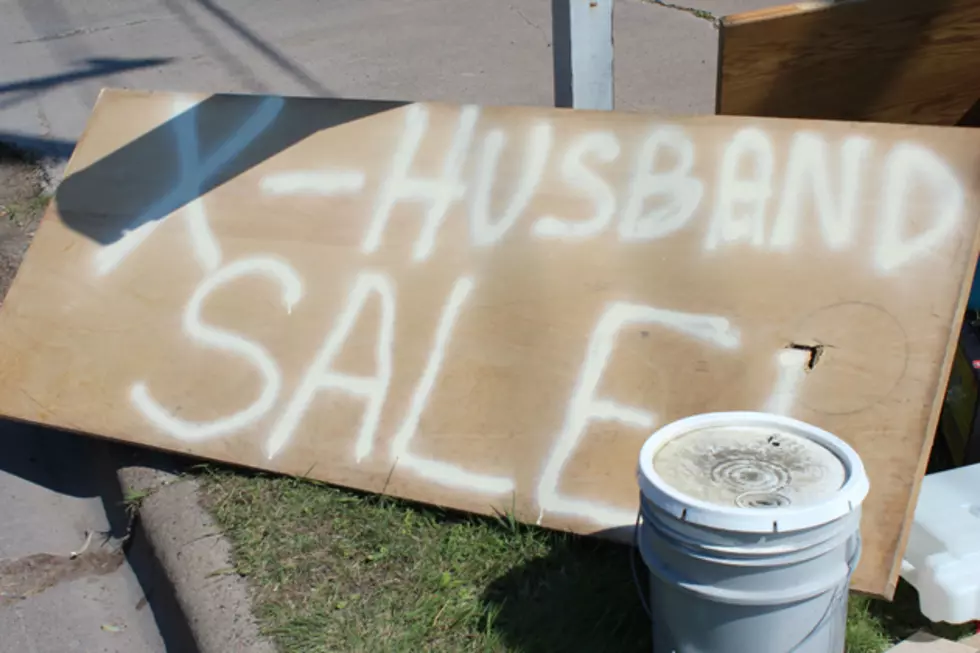 Wisconsin Woman&#8217;s &quot;Ex-Husband Sale&#8217; Draws a Crowd (and Police)