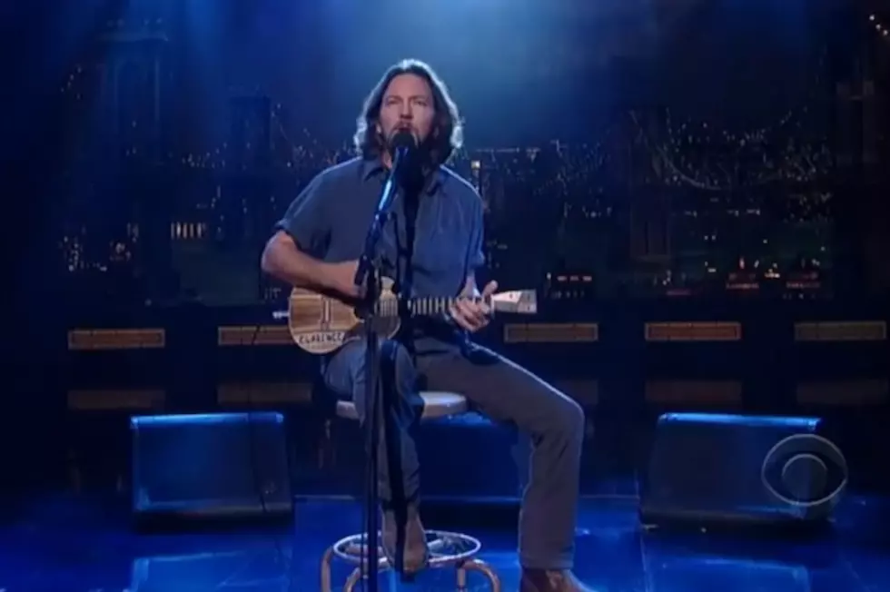 Eddie Vedder Honors Clarence Clemons With Touching Performance on &#8216;Letterman&#8217; [VIDEO]