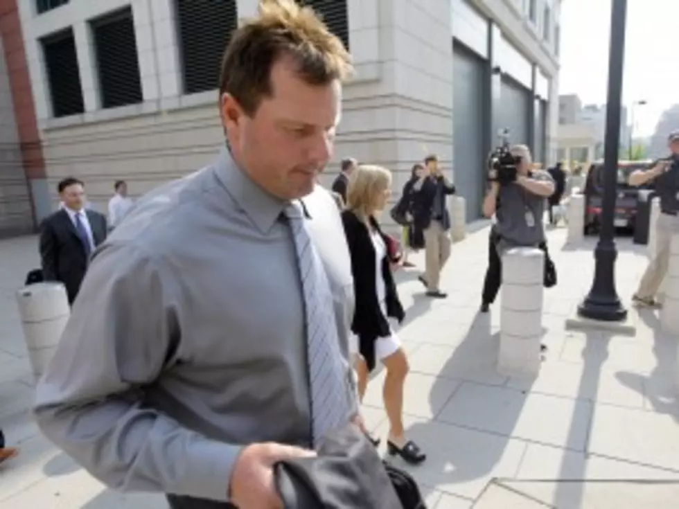 Security Guards Being Investigated for Accepting Roger Clemens&#8217; Baseballs During Trial
