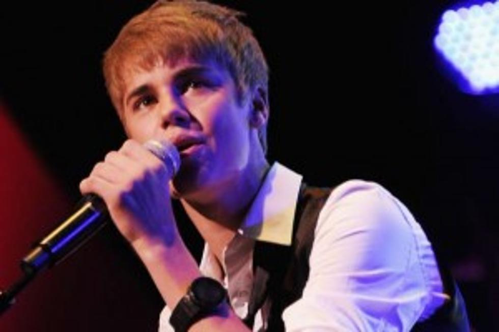 Justin Bieber Reveals Track Listing for Christmas Album, &#8216;Under the Mistletoe&#8217;