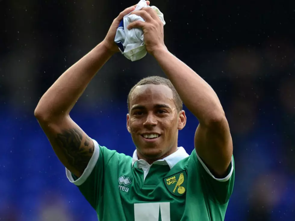 Twitter Users Cheer On Sexy Soccer Player Elliott Bennett – Hunk of the Day