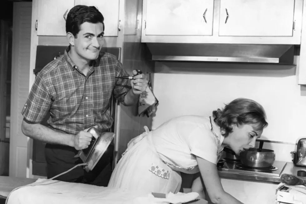Are Men Happier When They Do Their Share of Housework?