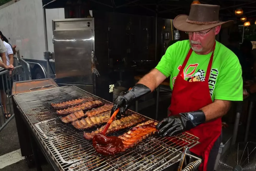 18 Signs You&#8217;re at an Awful Barbecue