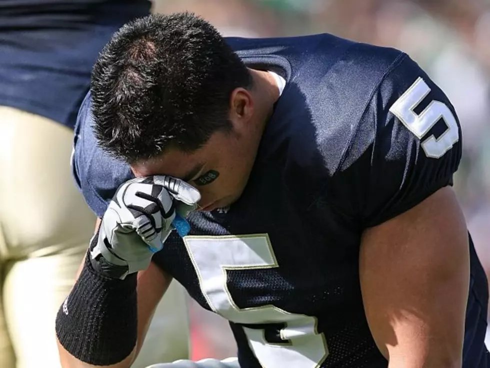 Still Mourning Loved Ones&#8217; Deaths, Notre Dame Star Manti Te&#8217;o Leads Irish to Victory