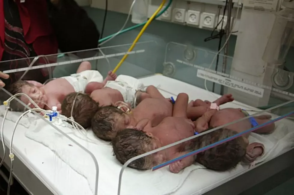 Australian Mother of 12 Gives Birth to Quintuplets