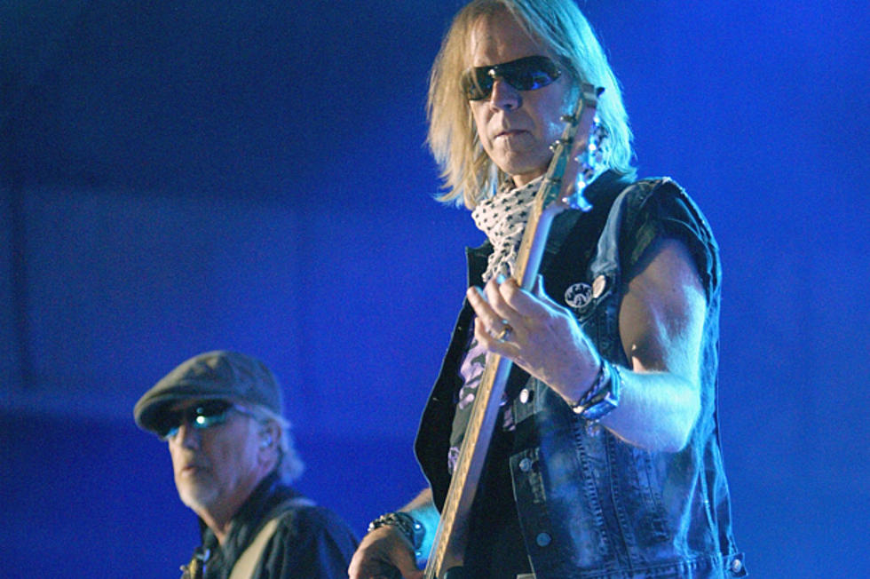 Aerosmith&#8217;s Tom Hamilton Explains Why Getting Kicked Out of His Parents&#8217; Home Was a Good Thing