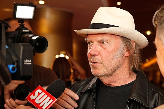 Neil Young: Writing New Memoir &#39;Fit Me Like A Glove&#39; - neilyoung