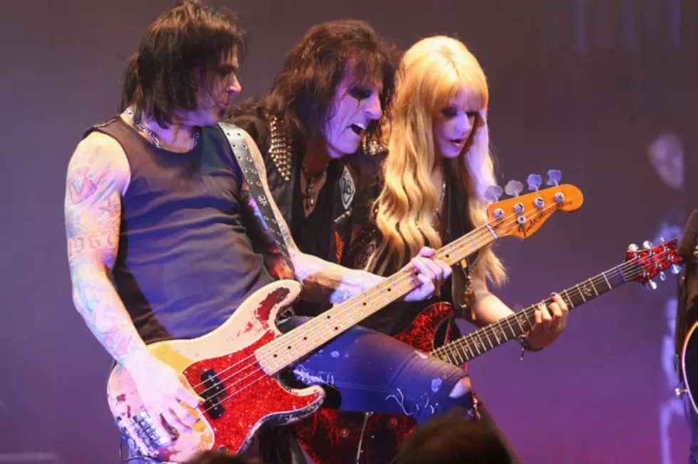 Alice Cooper&#8217;s &#8216;Welcome 2 My Pudding&#8217; Holiday Concert Turns Into &#8217;80s Metal Showcase