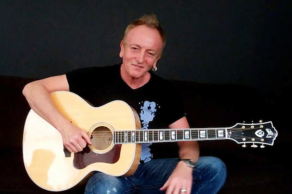 Def Leppard&#8217;s Phil Collen Performs &#8216;Hysteria&#8217; Acoustic – Exclusive Video
