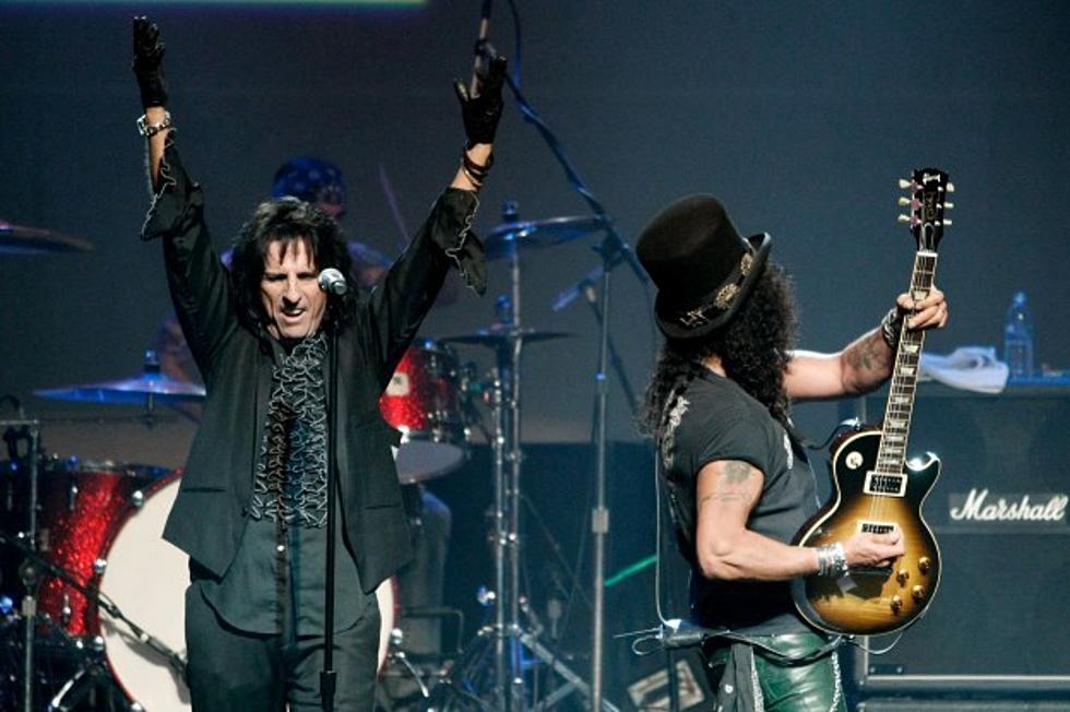 Alice Cooper and Slash Perform &#8216;School&#8217;s Out&#8217; at the Golden Gods Awards