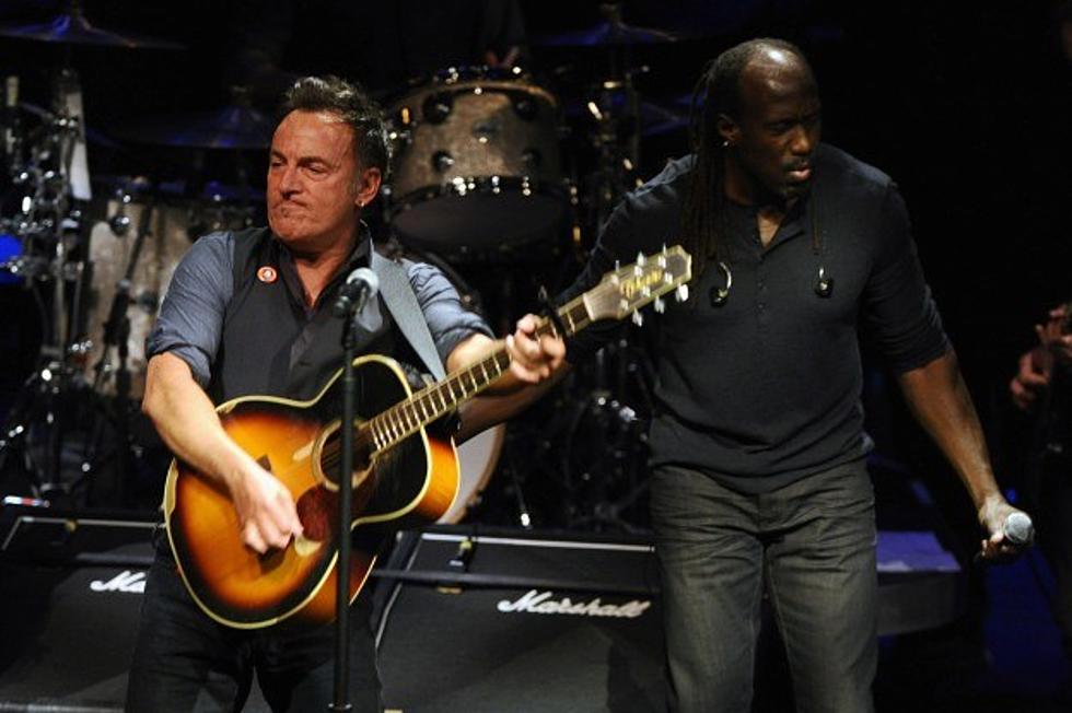 Bruce Springsteen Pays Tribute to Levon Helm With Performance of the Band&#8217;s &#8216;The Weight&#8217;