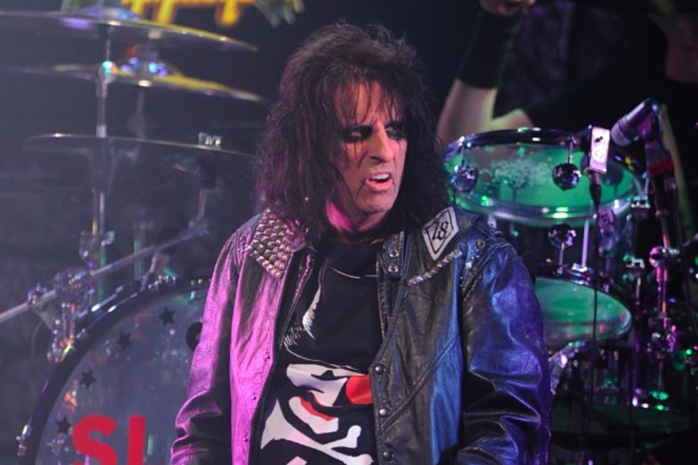 Alice Cooper Makes Surprise Appearance at London Production of &#8216;Rock of Ages&#8217;