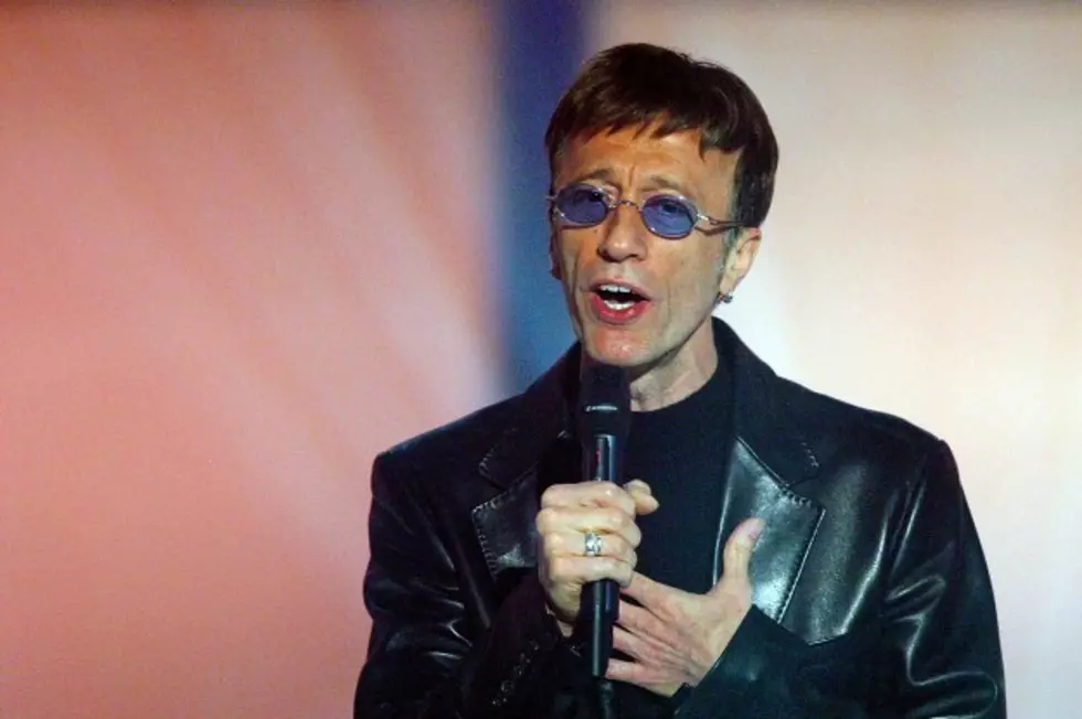 Robin Gibb&#8217;s Coffin To Travel Through Hometown Per His Wishes