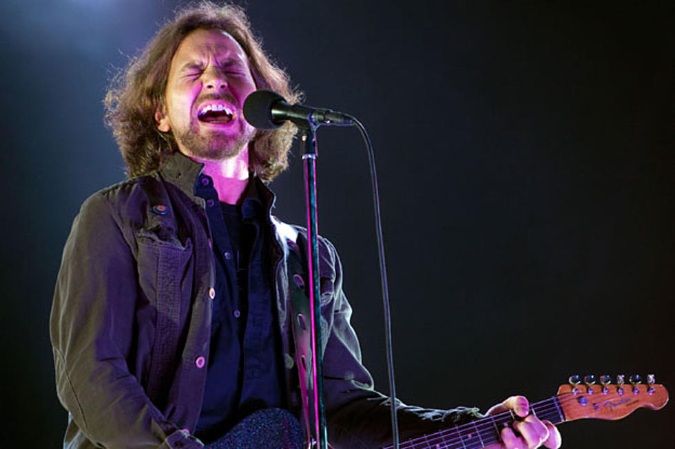 Pearl Jam Cover Pink Floyd, Van Halen and the Who at Berlin Concert