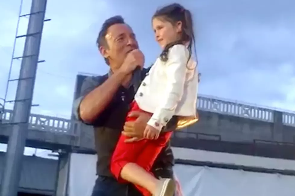 Bruce Springsteen Brings 6 Year-Old Girl on Stage to Sing in Dublin [VIDEO]