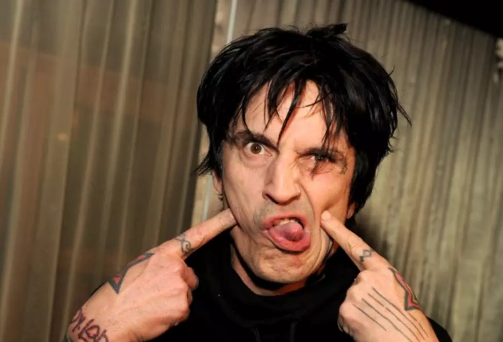 Tommy Lee Clarifies His &#8216;No Pictures&#8217; Facebook Rant: &#8216;I&#8217;m Not Talking About Fans&#8217;