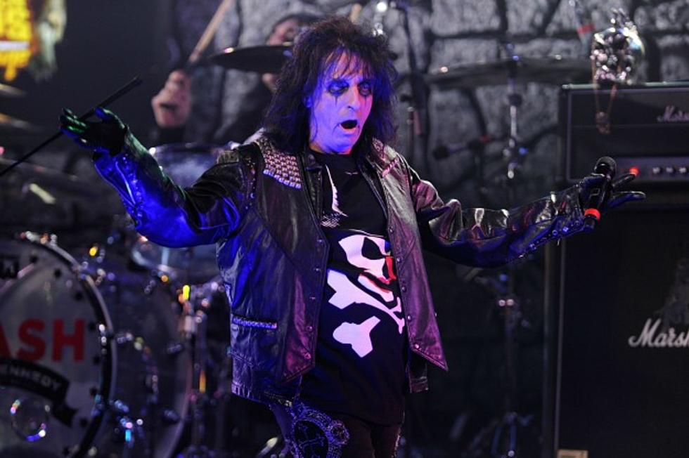 Alice Cooper Celebrates 40 Years of &#8216;School&#8217;s Out&#8217; with Advice for Students